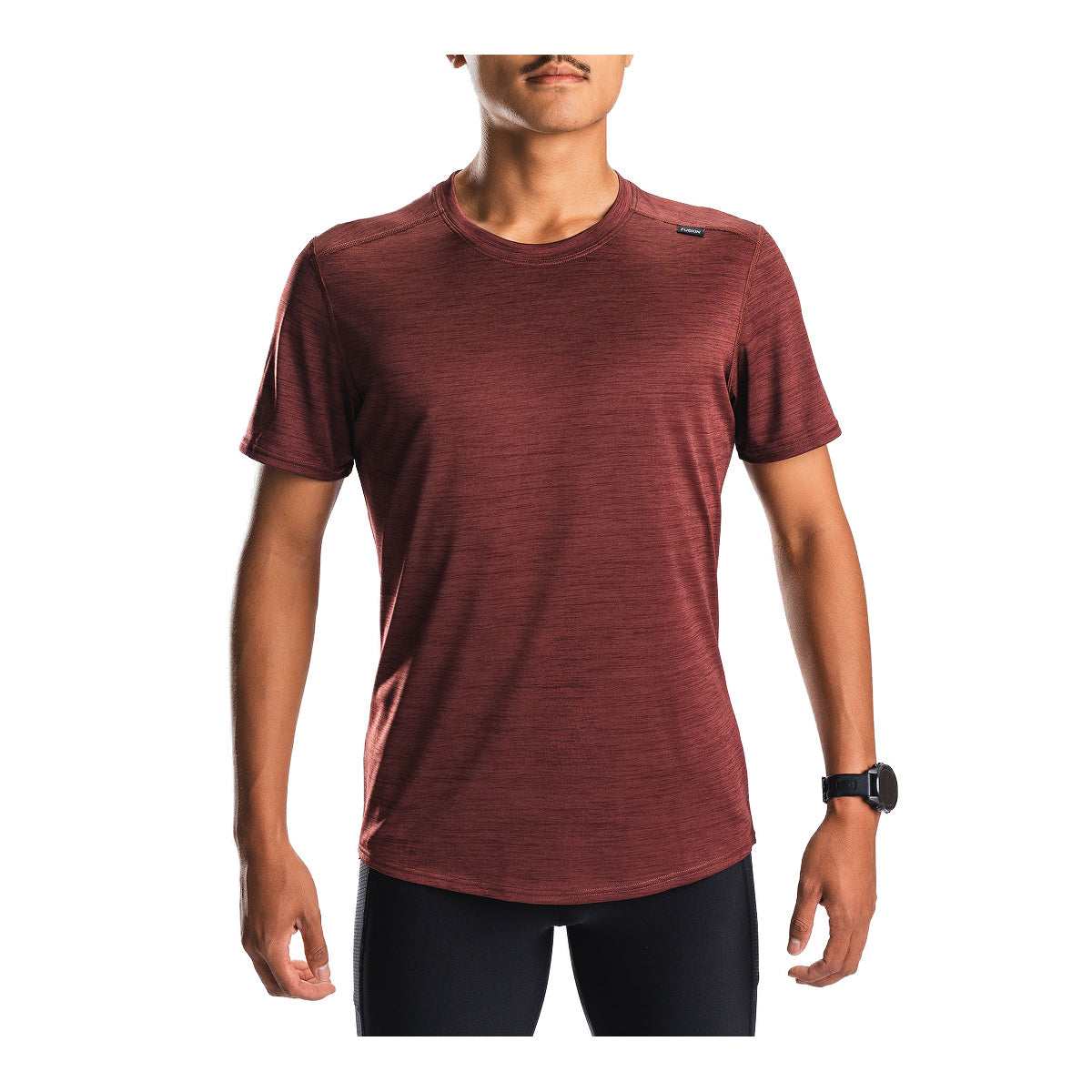 Bordeaux T-shirt med korte ærmer og rund hals til herre