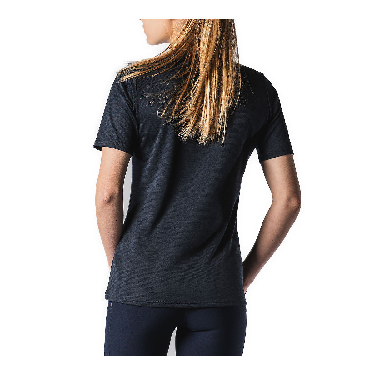 Sort dame T-shirt med korte ærmer og rund halsudskæring