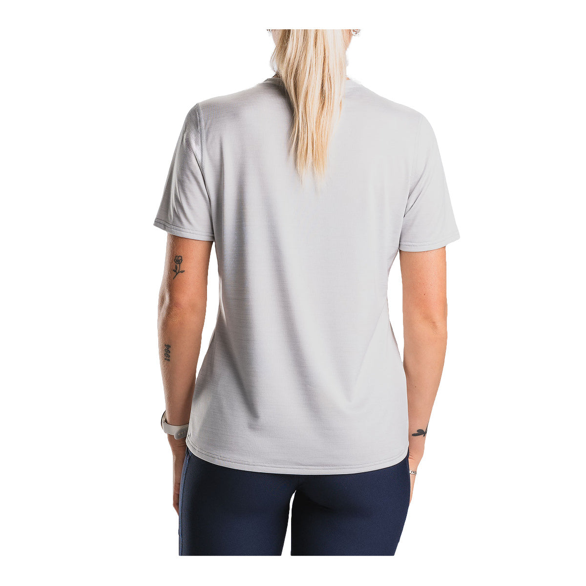 Grå T-shirt til dame med rund hals og korte ærmer