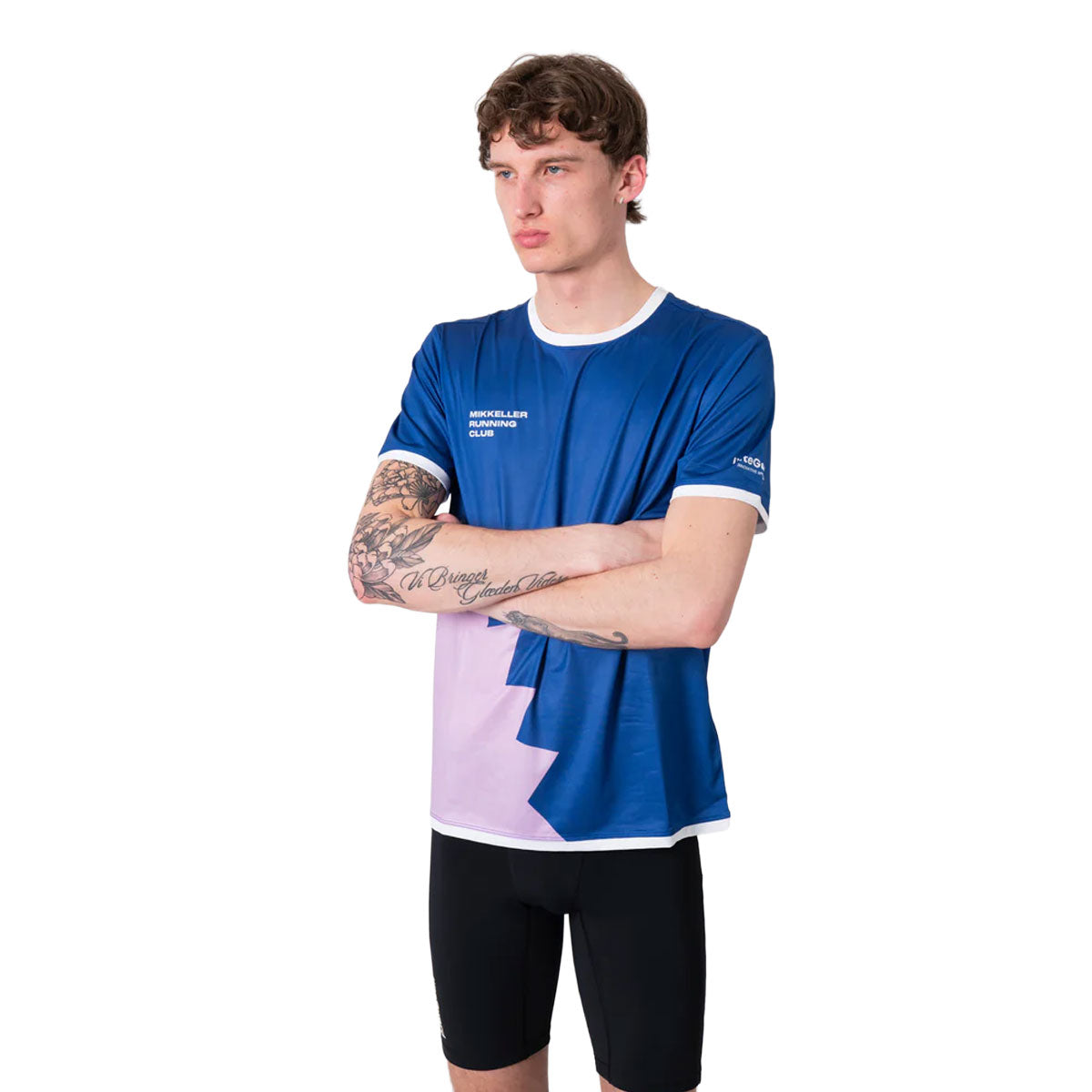 Mikkeller T-shirt til mænd med blå og lilla design