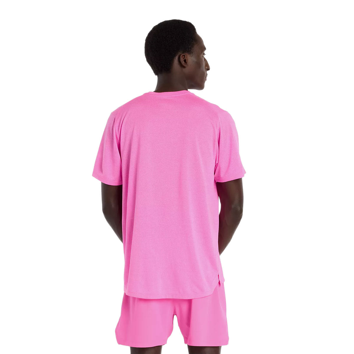 Lyserød New Balance Athletic T-shirt til mænd set bagfra