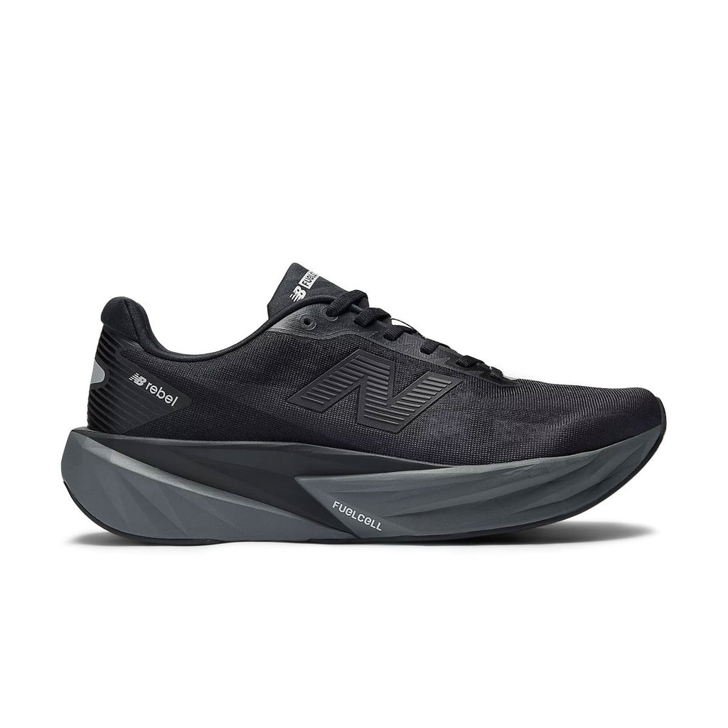 New Balance FuelCell Rebel v5 herresko i sort tekstil med snørebånd