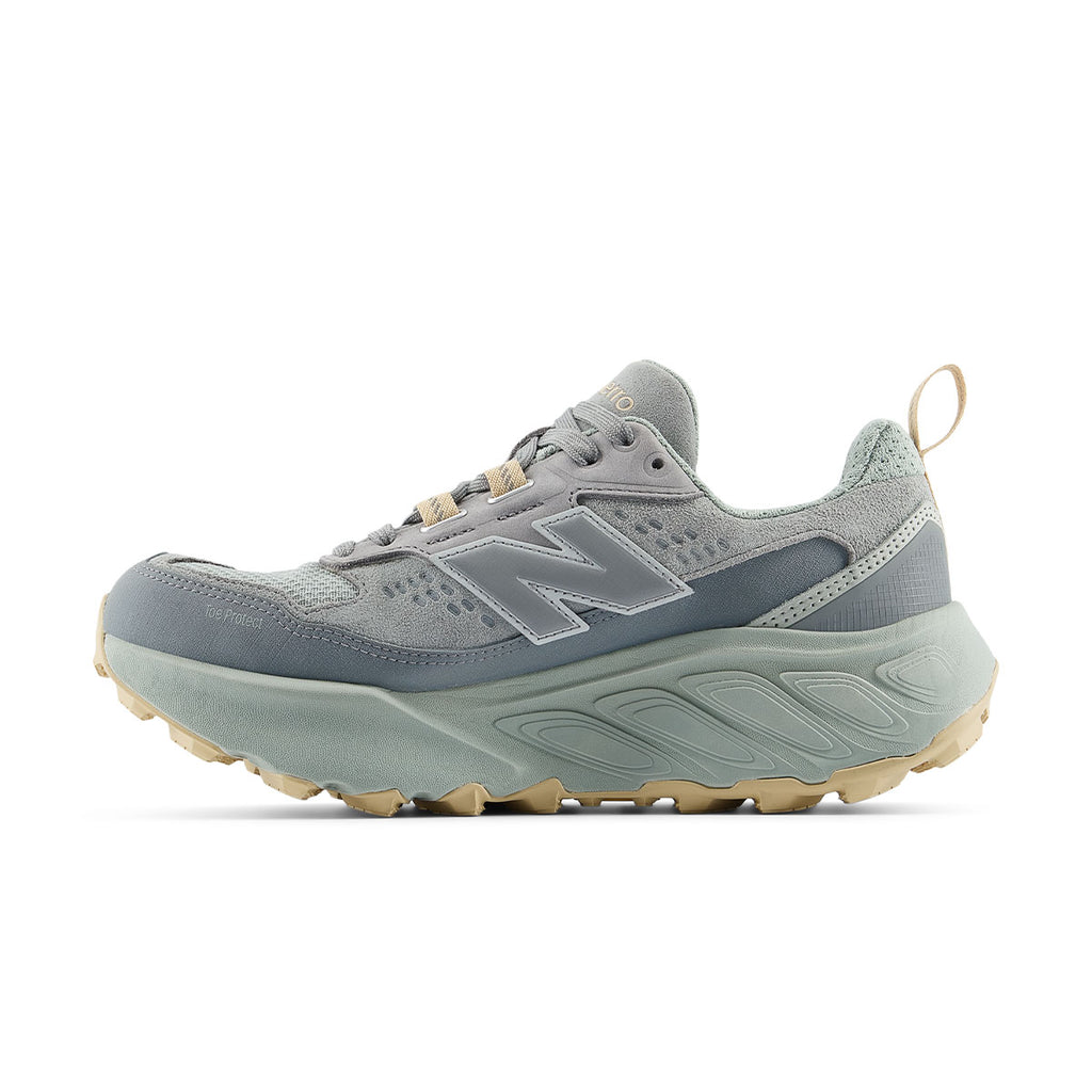New Balance Hierro V9 Dame trailsko i grå og grøn farve