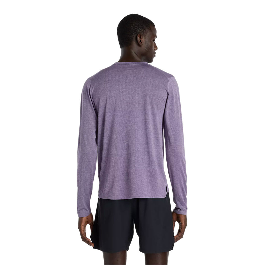 Langærmet T-shirt til mænd i lilla fra New Balance