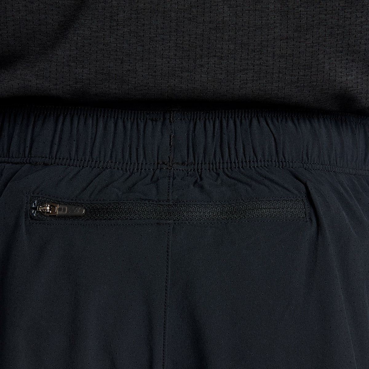 Sort herreshorts med lynlås bagpå og elastisk talje