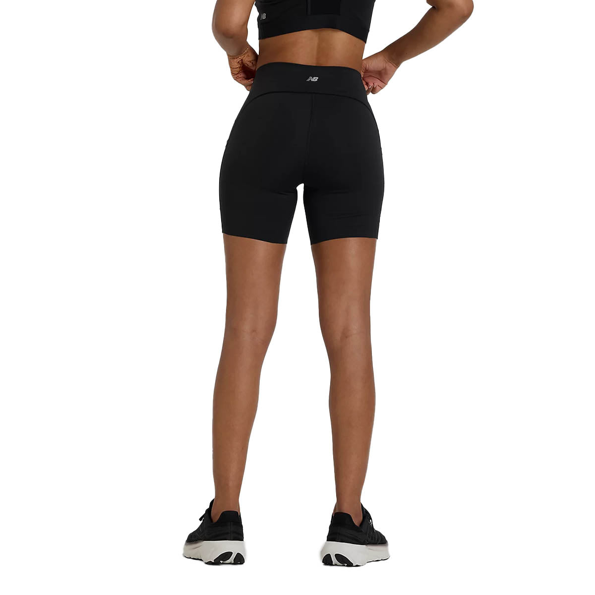New Balance Sleek Pocket High Rise Short 6" Dame