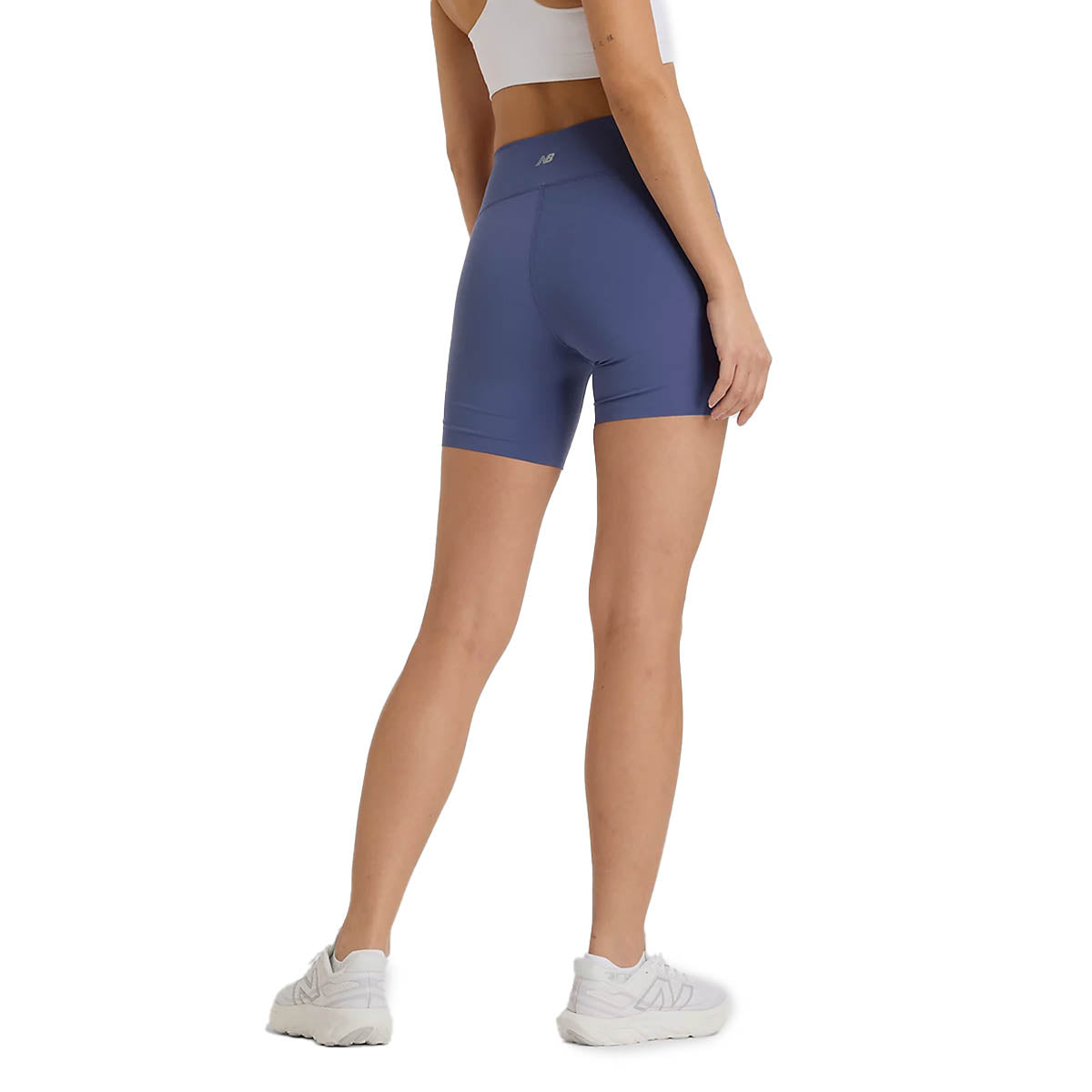 New Balance Sleek Pocket High Rise Short 6" Dame