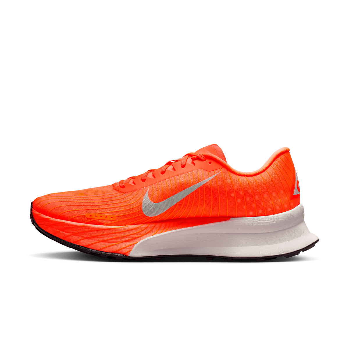 Nike ACG Ultrafly Trail unisex trailsko i orange og hvid