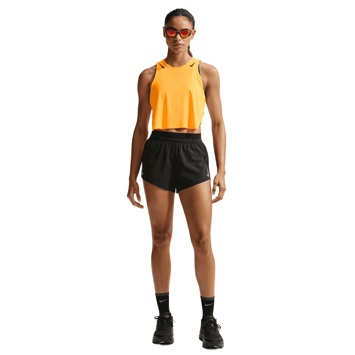 Nike AeroSwift Crop Tank Dame i lys orange med justerbare stropper