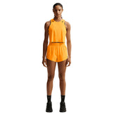 Nike AeroSwift Mid-Rise 3in shorts i orange til damer