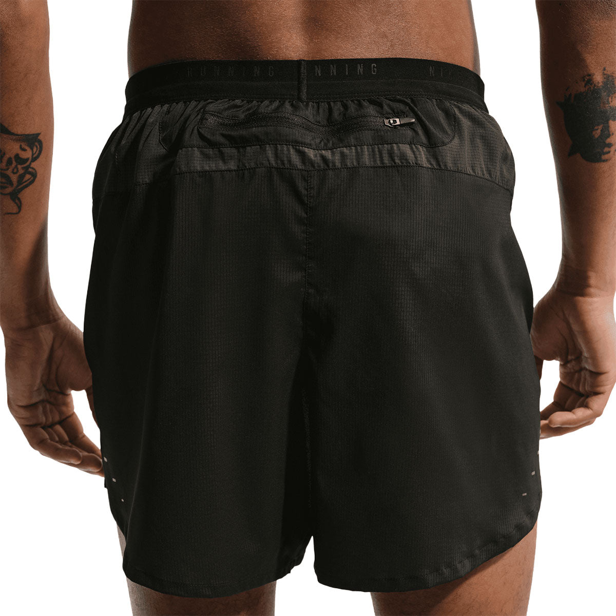 Sort Nike Dri-FIT Novelty 5 Inch shorts til herrer set bagfra