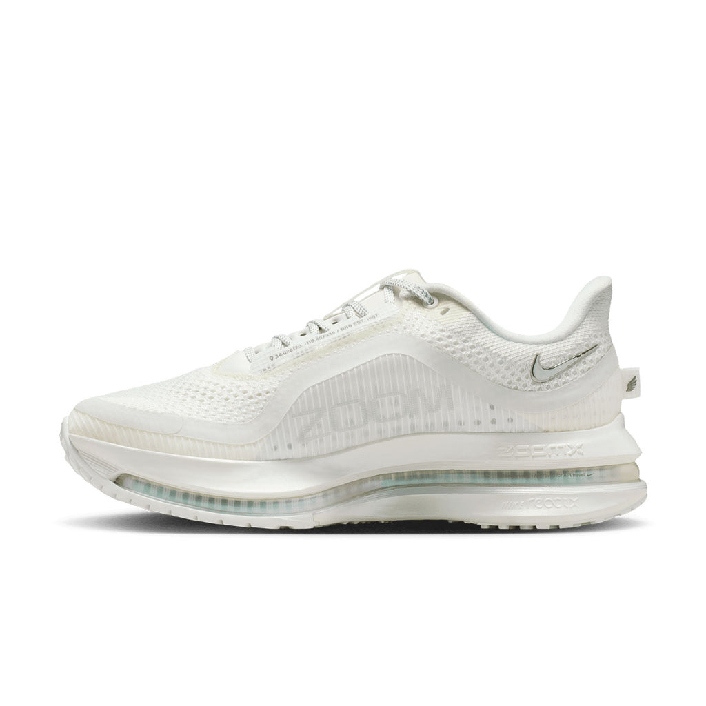 Nike Pegasus Premium Dame løbesko i hvid med åndbart mesh og støddæmpende sål