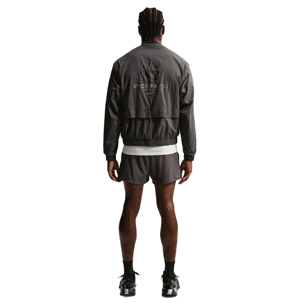 Herre Nike UV Repel Jakke i sort med refleksdetaljer