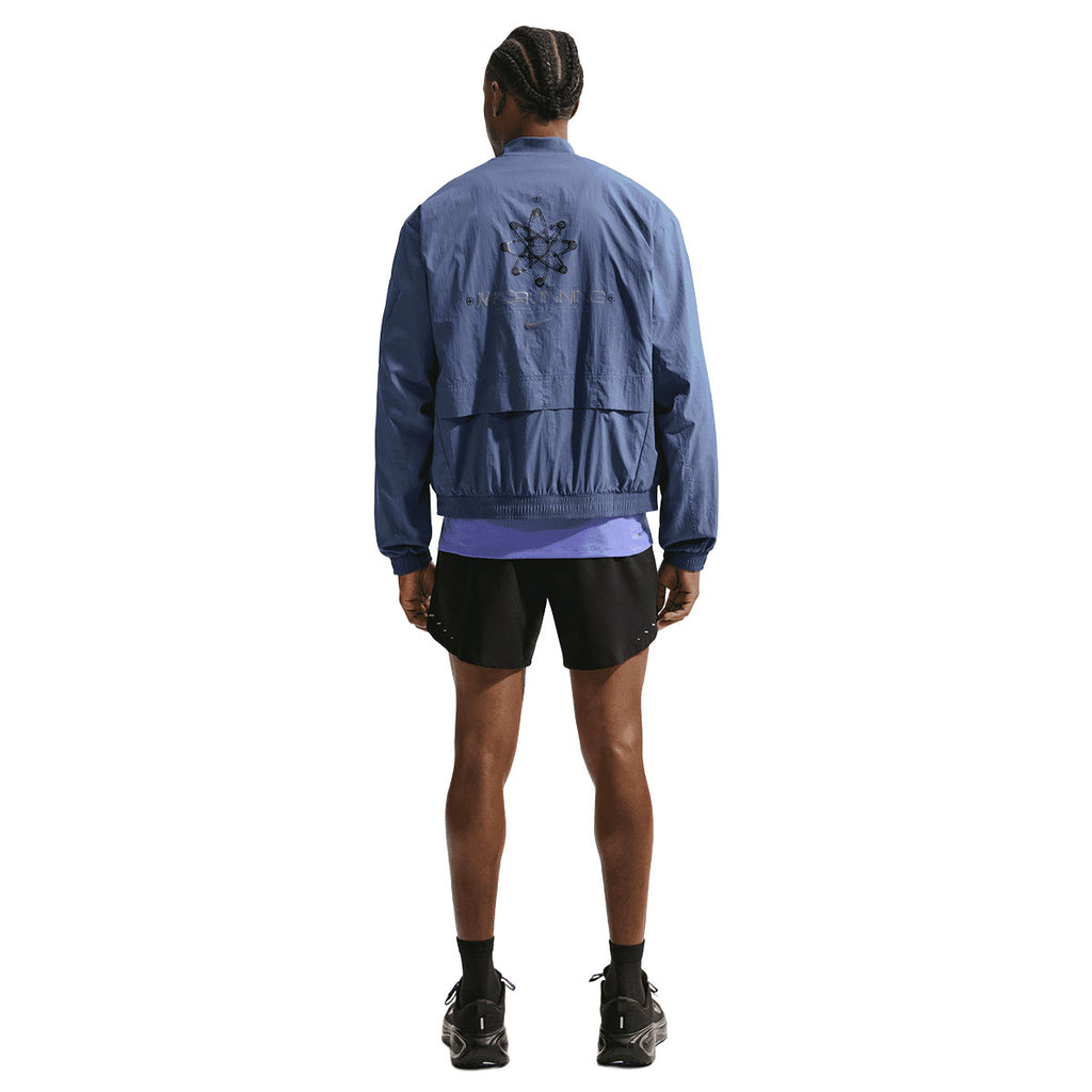 Nike UV Repel Jakke til mænd i blå med logo på ryggen