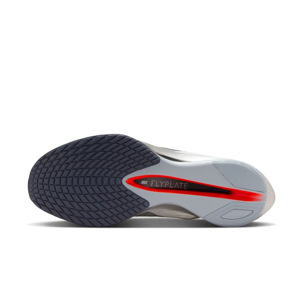 Nike Vaporfly Next% 4 Herre running shoe outsole with traction pattern and Flyplate technology.
