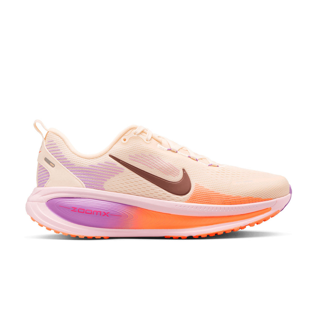 Nike Vomero 18 Dame løbesko i lys peach og lilla farver