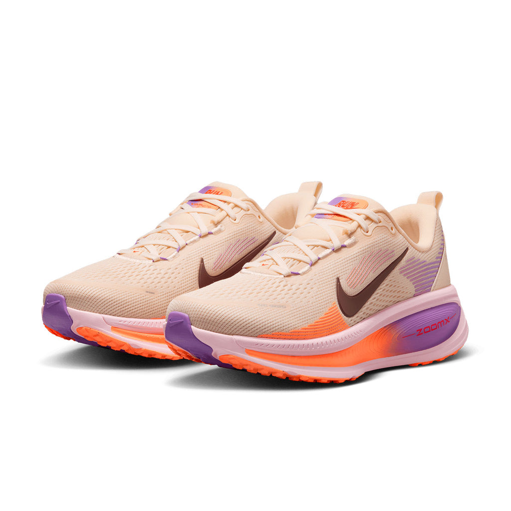 Nike Vomero 18 Dame løbesko i lys beige og lilla farver