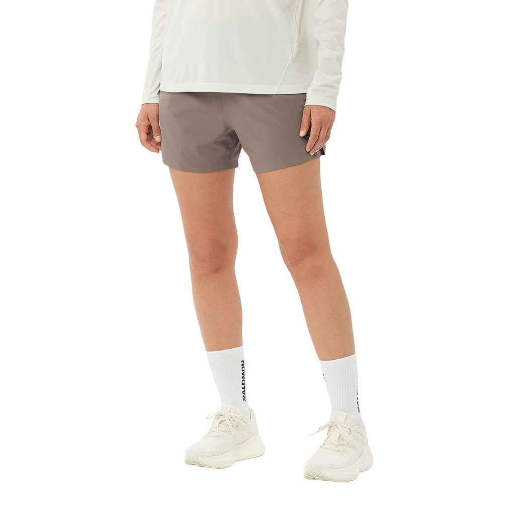 Salomon SHKout Core 2in1 shorts 4" til damer i brun nuance
