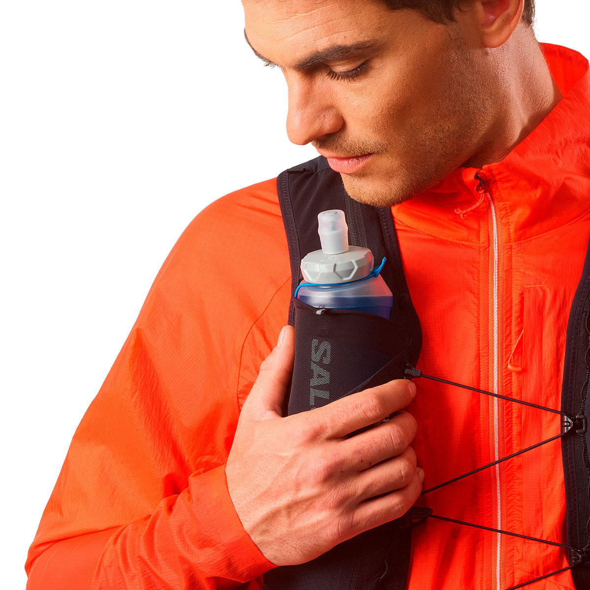 Salomon Soft Flask 500 ml vandflaske i lomme på jakke