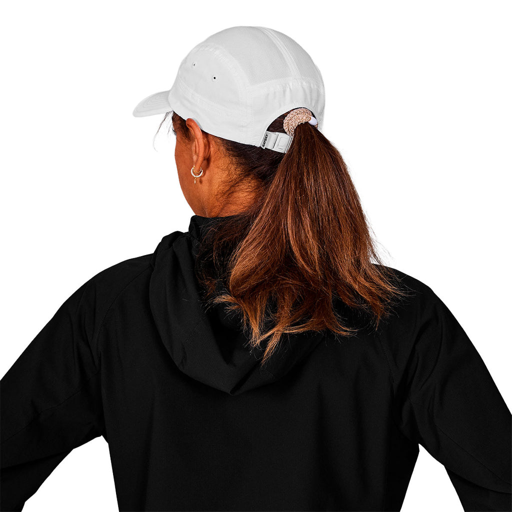 Saysky Combat Cap i hvid med justerbar rem bagpå