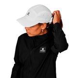 Saysky Combat Cap i hvid med logo og justerbar rem