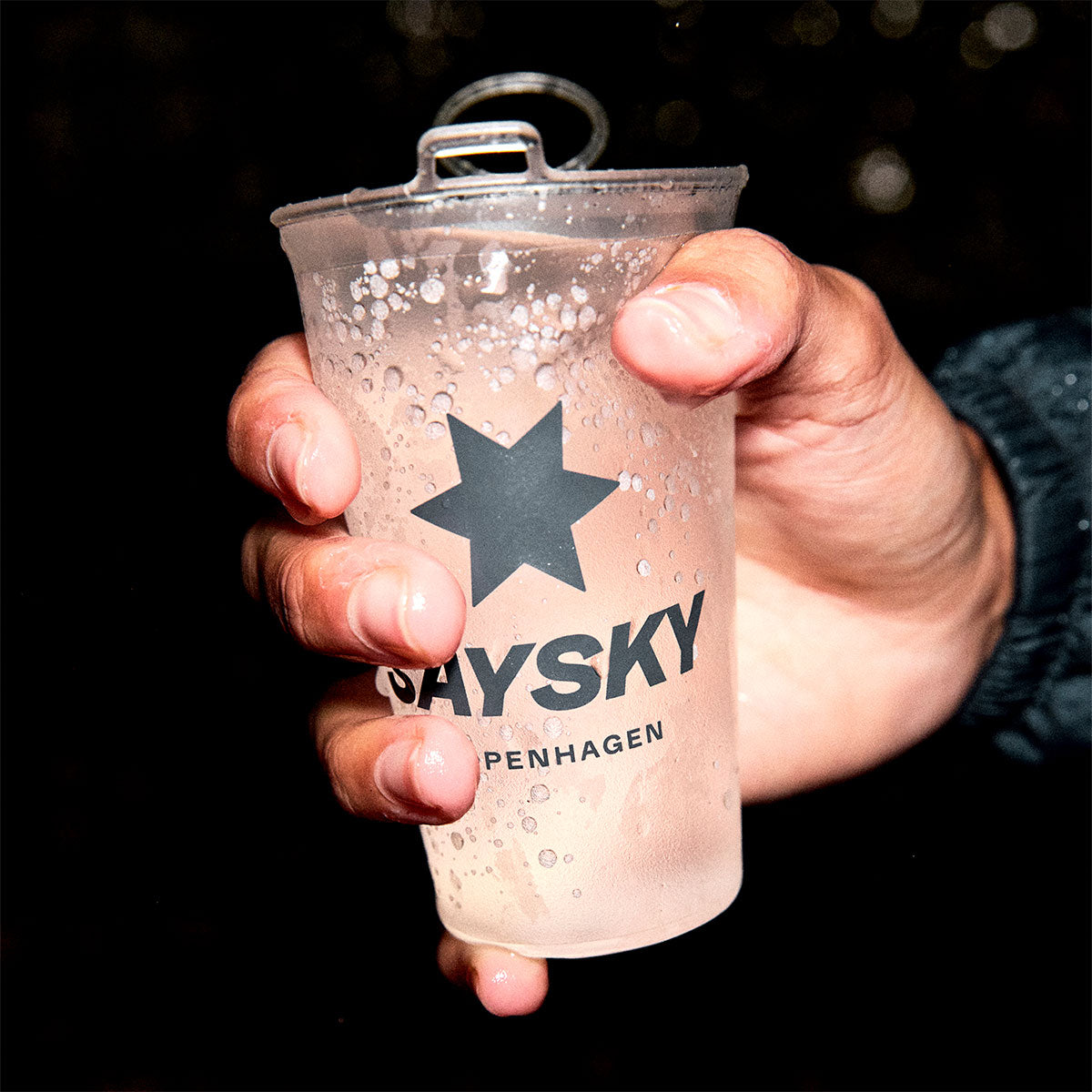 Saysky Soft Cup 200ml med vand og håndholdt