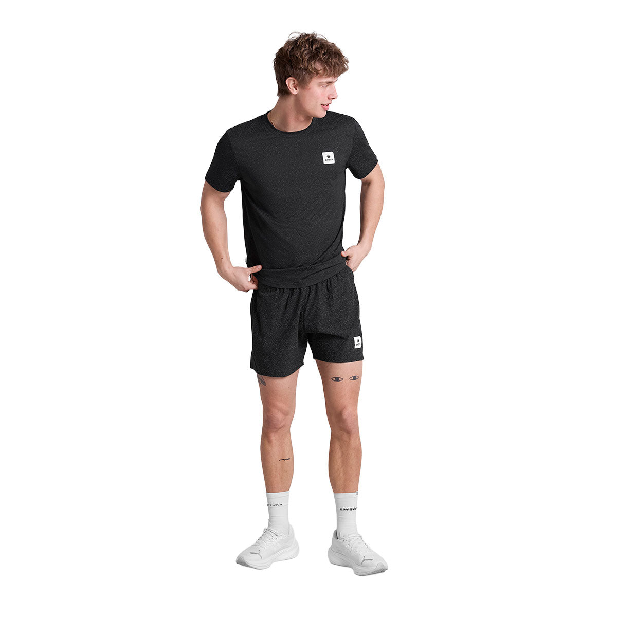 Saysky Universe Combat T-shirt i sort med logo på brystet