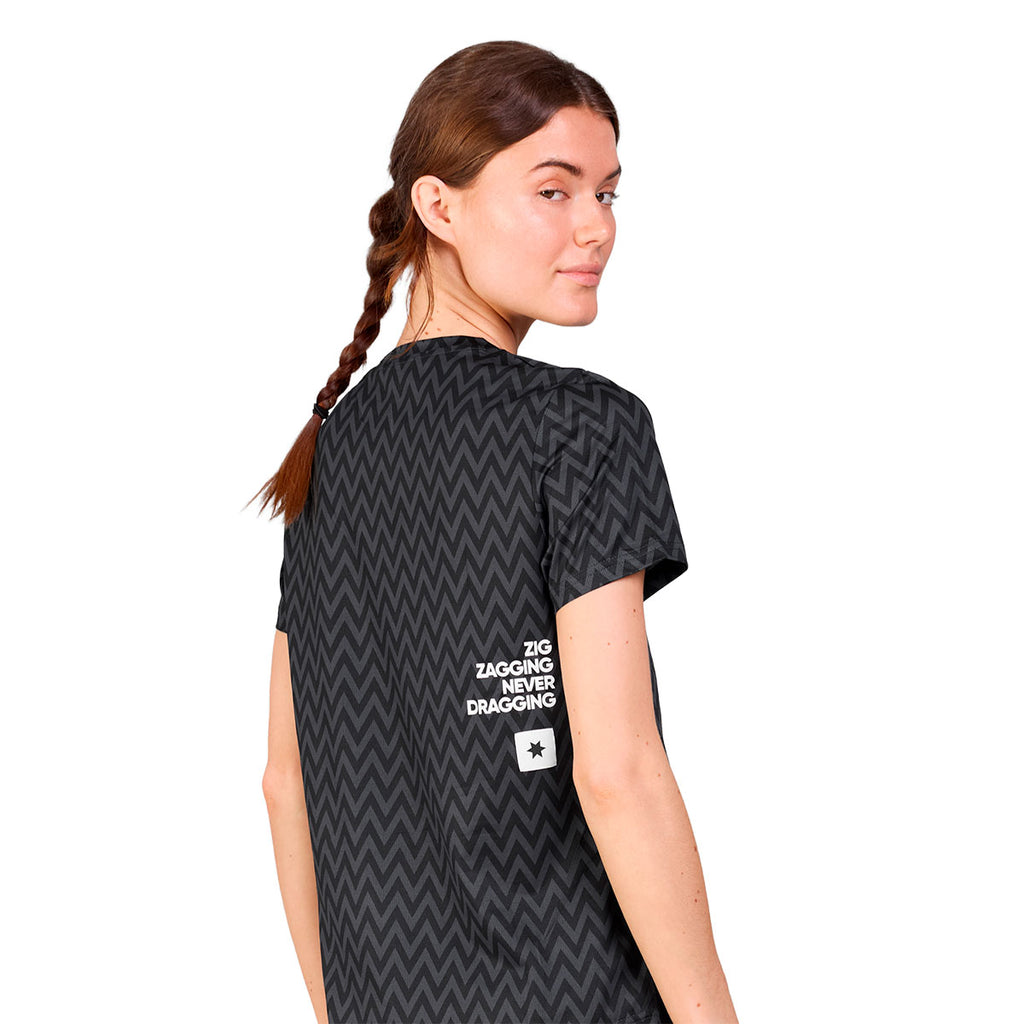 Saysky Zig Zag Combat T-shirt til damer med zigzag mønster
