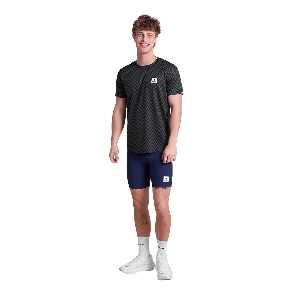 Saysky Zig Zag Combat T-shirt i sort med mønster